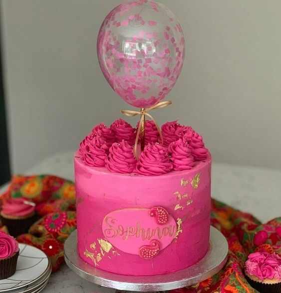 Bolo de Aniversário da Barbie - 90 ideias lindíssimas para você se inspirar